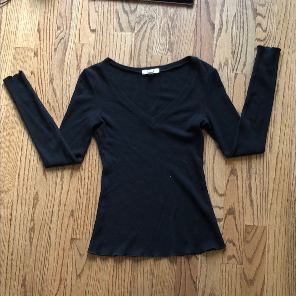 LNA Essential Long Sleeve V Neck